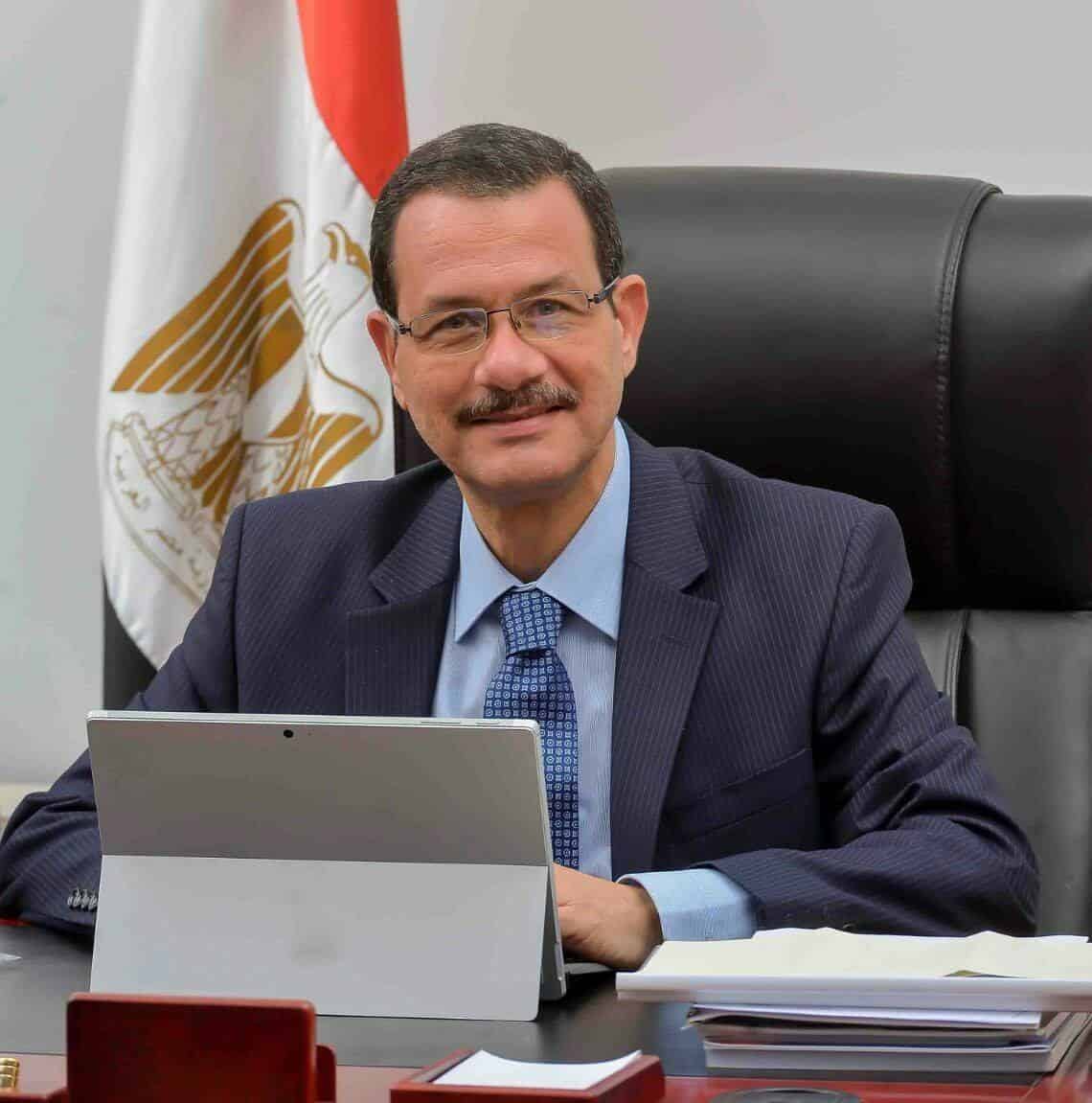 وزير التنمية الإدارية الأسبق: توفير قطاع الصناعة 10% فقط من الوظائف أمر خطير